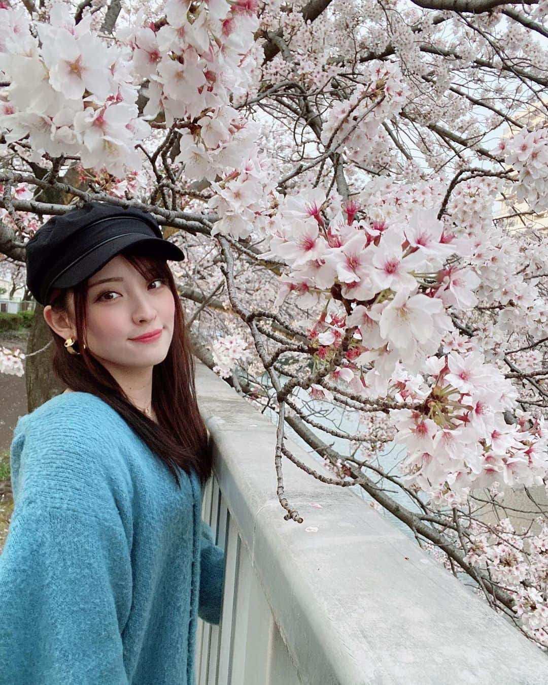 佐藤ゆうきのインスタグラム：「キメキメな顔で撮ってると恥ずかしくなって絶対変な顔したくなるそんな時ありません？🤣  あとこの日すごく寒かったです笑 ・ ・ ・ ・ ・ ・ ・ ・」