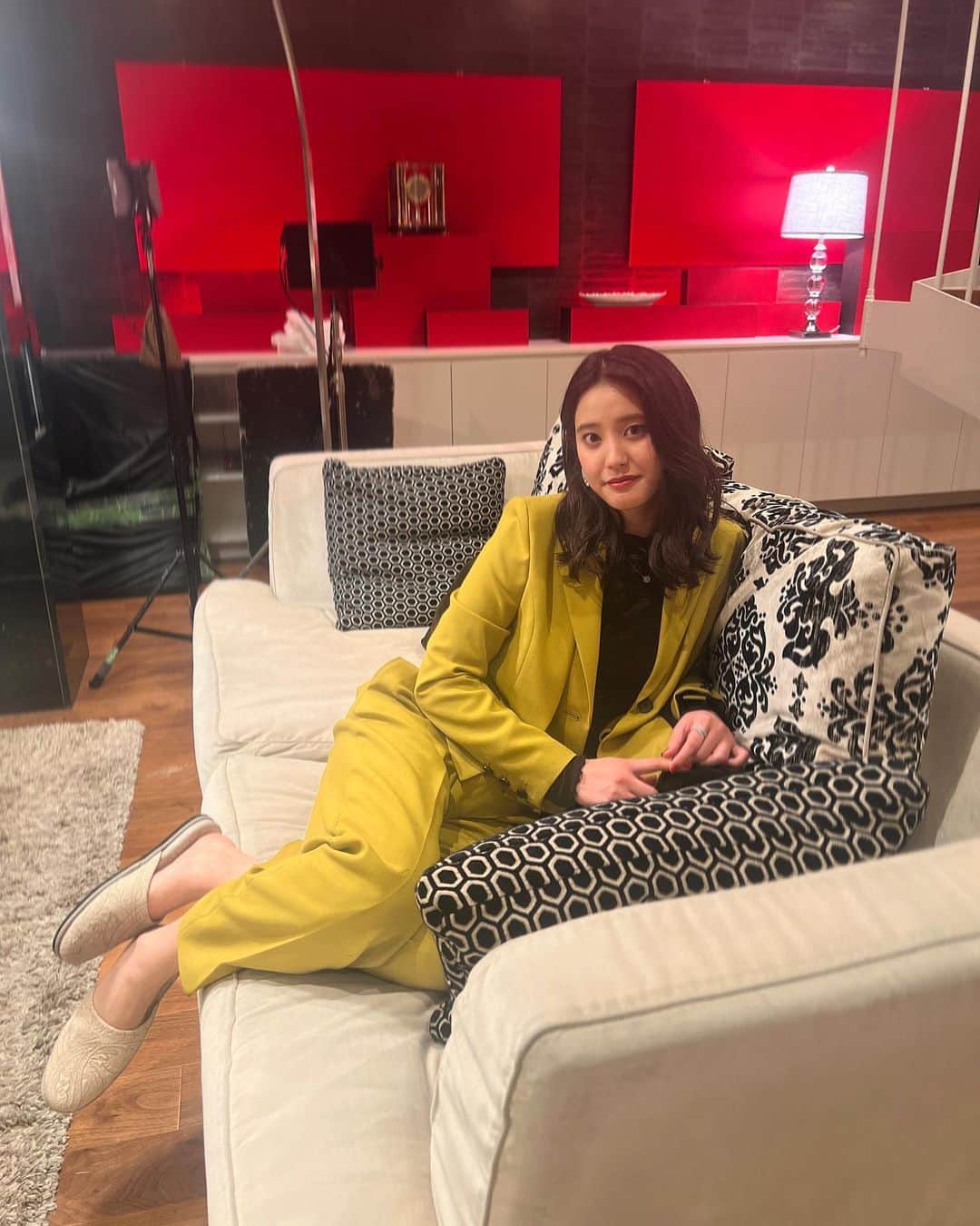 山崎紘菜のインスタグラム：「💋 本日深夜0時30分〜 テレビ東京系 ドラマ「#汝の名」 放送スタートします。 ドロドロの愛憎劇です。 面白いです。 食わず嫌いせずにぜひ一度ご覧下さい。 🙇‍♀️🙇‍♀️🙇‍♀️ #汝の名 #テレビ東京」