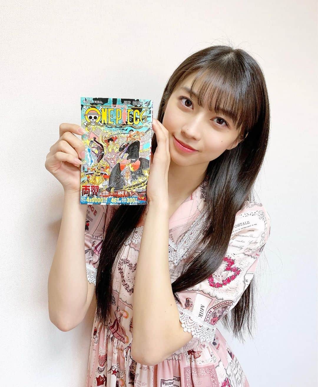 のインスタグラム：「♡ ♡ ✨👑『ONE  PIECE』💎102巻👑✨ 🍖 パンダマン見つけました🐼💕💕 つづく ♡ ♡  #onepiece 🍖 #ワンピース #尾田栄一郎 先生💎 #週刊少年ジャンプ さん #モーニング娘22 #morningmusume22 #牧野真莉愛」