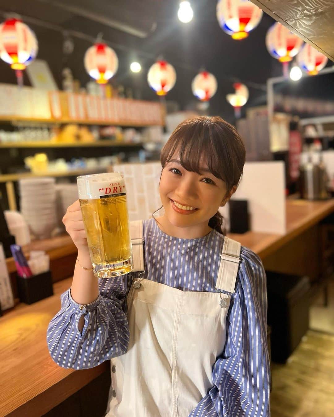 のインスタグラム：「今日も うまっ！うまっ！うまっ！ うまーーーーい🍻  本日！22時57分〜 CBC『うまい!の極み』 放送です🎵  今回お邪魔しているのは、 岐阜駅から5分くらいの 場所にある、 「大衆酒場みなと屋」さん🏮  もうこういうお店本当に 大好きっっ！！！ 外でも飲めるし、開放感 たっぷりの中で飲むビール幸せ🤤 ビールのお供にはサクフワ衣の 串カツを…💕  続きは番組で🙌  今日もお仕事終わったら、 一緒に乾杯しましょう🍺  #asahibeer #アサヒビール #アサヒスーパードライ #生ビール #ビール #cbb #うまいの極み #大衆酒場みなと屋」