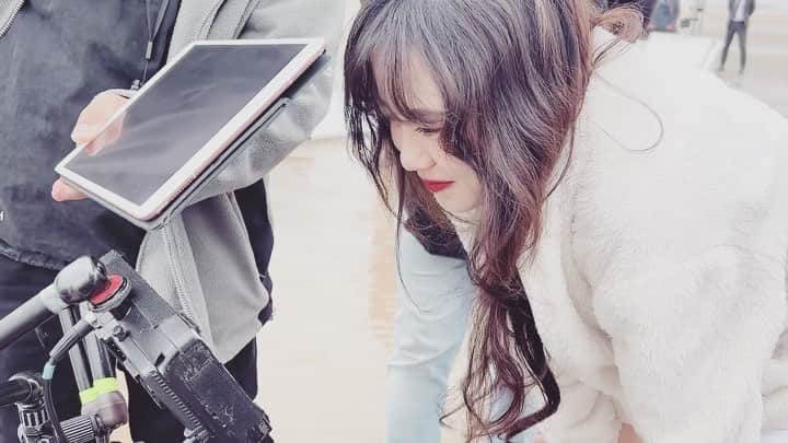 のインスタグラム：「만족되는 컷이 나온 현장에서.」