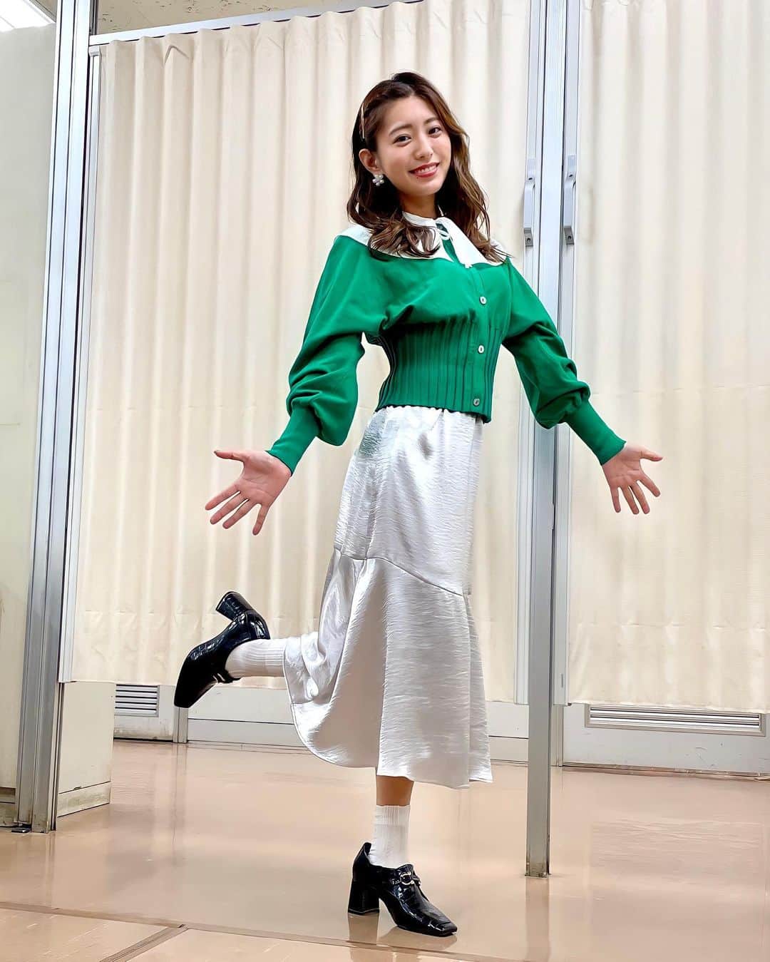 白戸ゆめのさんのインスタグラム写真 - (白戸ゆめのInstagram)「👗 . #熱血バスケ 昨日の衣装です🎀  おでこを久々に出してましたが テカテカ輝いてました🤣 トレンドのグリーンと 襟付きトップスがかわいい〜💚 . #ゆめの衣装 #コーデ #春コーデ #襟付きニット #グリーンコーデ」4月5日 14時27分 - yumeno.s_