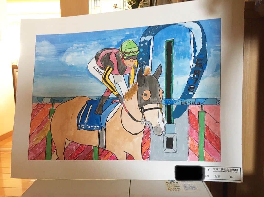 池添謙一のインスタグラム：「小6の甥っ子が描いてくれたみたいです🐴 賞も取ったみたいです‼︎ 嬉しいね(^^) 乗馬もやってるし騎手になって一緒に乗るのを楽しみにしてます🏇」