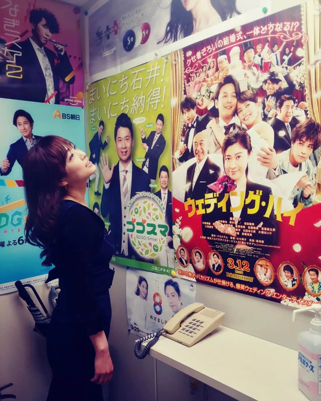 工藤里紗のインスタグラム：「先輩方を見上げる🙏✨ 尊敬✨✨ #事務所 #後ろ姿」