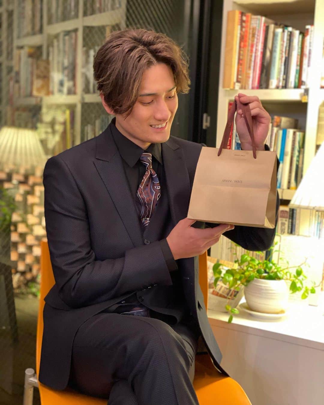 中村隼人のインスタグラム：「嬉しい😌 #armani #中村隼人」