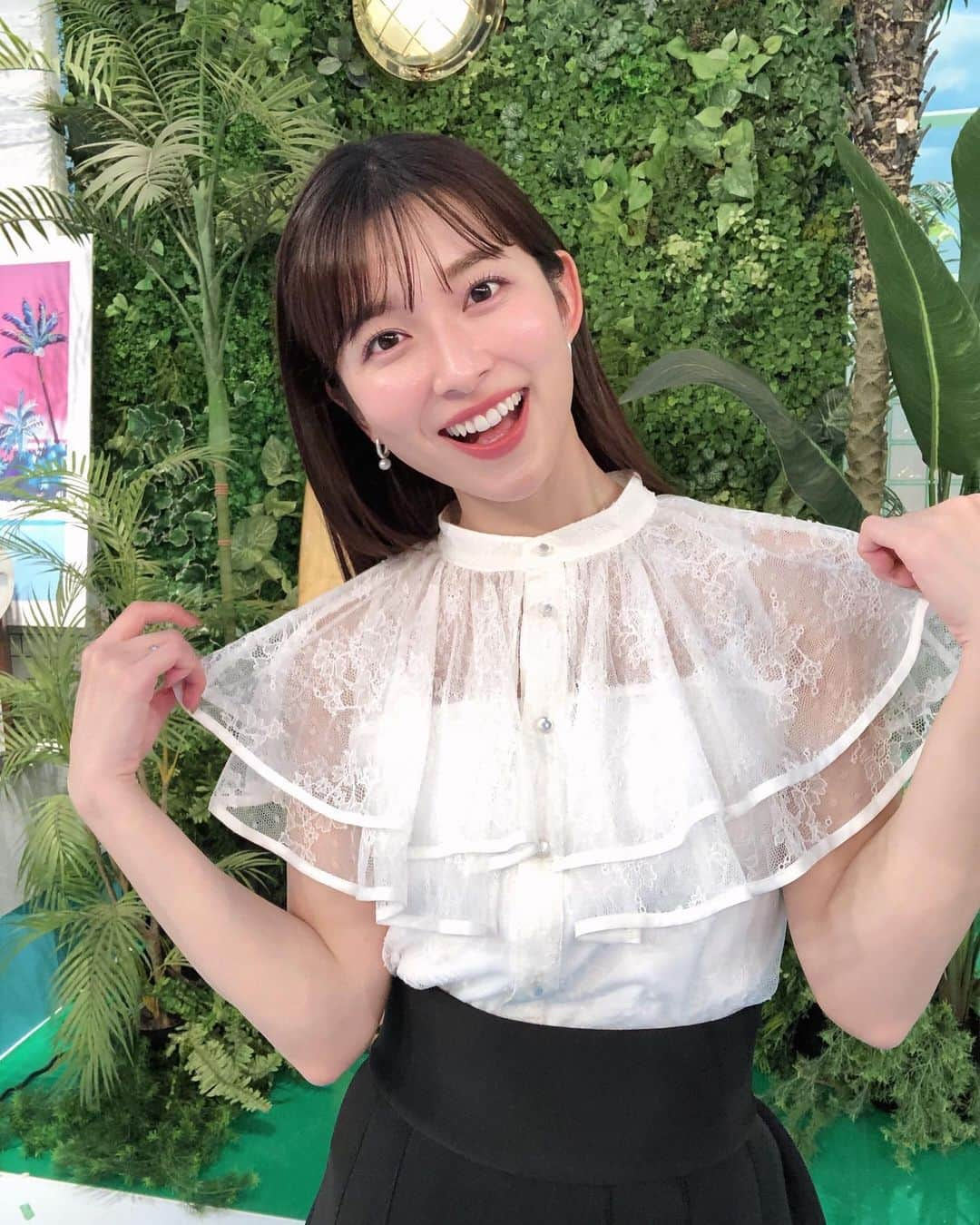 山本里菜さんのインスタグラム写真 - (山本里菜Instagram)「. この後19:00〜 『この歌詞が刺さった！グッとフレーズ』2時間SP✨🎉  "心に刺さった歌詞"に迫る 🌸歌詞特化型番組第4弾🌸  歌詞を深くまで読み込むことで心が洗われました🥹✨🙏 皆さんにもぜひ見ていただきたい番組になっていますので、夜19:00〜よろしくお願いします☺️💕  〜〜〜  衣装  👗...VIOLETTA 👠...RANDA 💍...osewaya  〜〜〜  #グッとフレーズ　#歌詞　#歌詞特化型番組　#tbs #心に刺さる」4月5日 18時16分 - rinayamamoto_0622