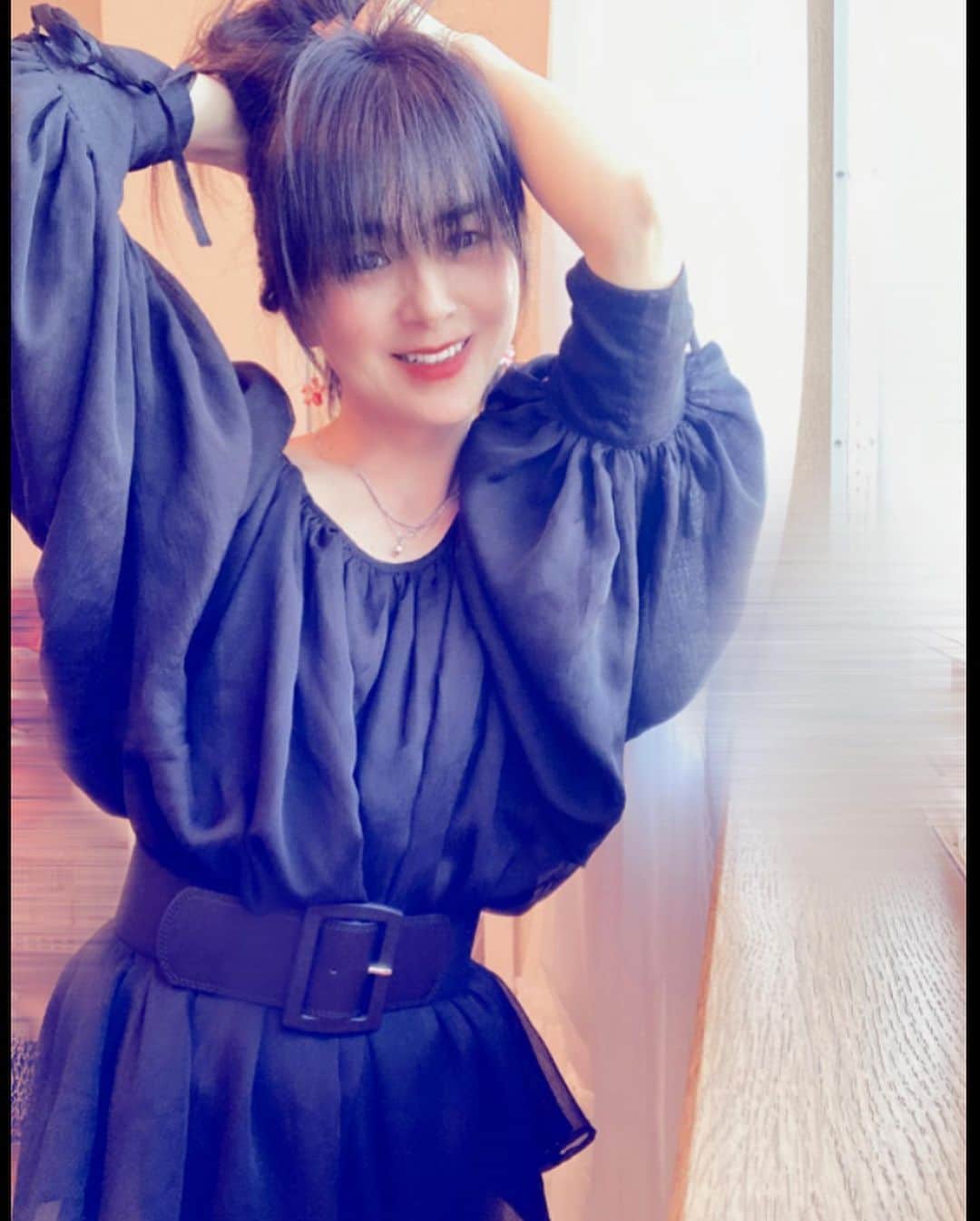 櫻井智さんのインスタグラム写真 - (櫻井智Instagram)「とりあえず 髪は放置してますが だいぶ伸びてきた感じで嬉しい😁  「私は伸ばすつもりなのだろうか🤔」  ちゃんと決めてませんが　 4ヶ月切ってません😁」4月5日 18時17分 - sakuraitomo910_