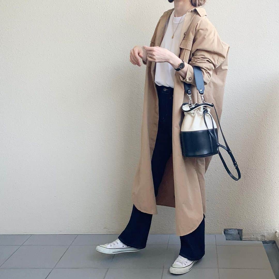 sayasu__さんのインスタグラム写真 - (sayasu__Instagram)「2022.4.5 ・ 👧🏻が 先月の半ばごろから 目がかゆいって言ってかくんやけど もしや花粉症なのか…🙄 違うと思いたい😇 親2人とも花粉症じゃないのにな…  denim…#uniqlo#ユニクロ#フレアハイライズジーンズ sneaker…#converse#コンバース bag…@dolce._official inner…#gu#ジーユー　※過去のもの shirt…#zara#ザラ　※過去のもの  アイテム詳細はトップページのPARTEから飛べます✨」4月5日 18時38分 - sayasu__