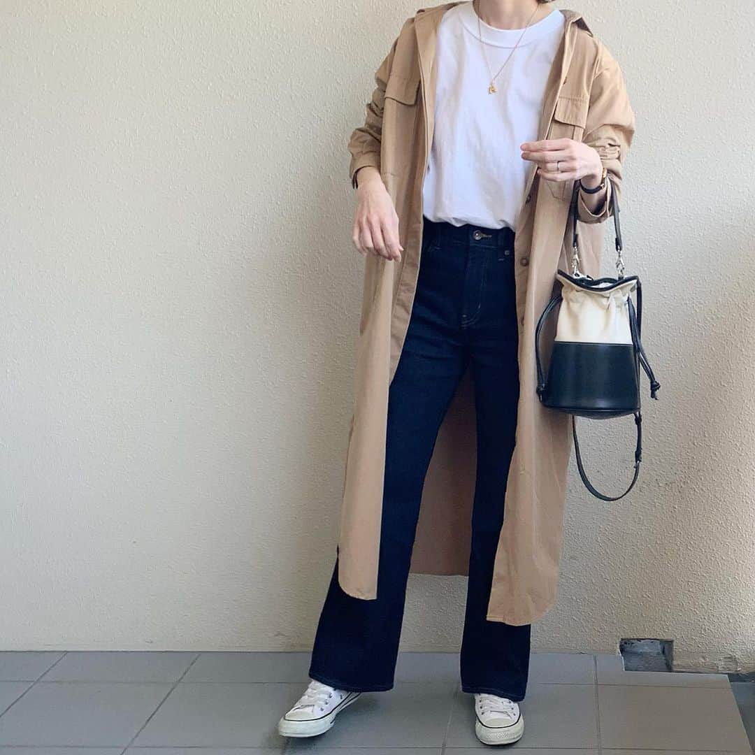 sayasu__さんのインスタグラム写真 - (sayasu__Instagram)「2022.4.5 ・ 👧🏻が 先月の半ばごろから 目がかゆいって言ってかくんやけど もしや花粉症なのか…🙄 違うと思いたい😇 親2人とも花粉症じゃないのにな…  denim…#uniqlo#ユニクロ#フレアハイライズジーンズ sneaker…#converse#コンバース bag…@dolce._official inner…#gu#ジーユー　※過去のもの shirt…#zara#ザラ　※過去のもの  アイテム詳細はトップページのPARTEから飛べます✨」4月5日 18時38分 - sayasu__