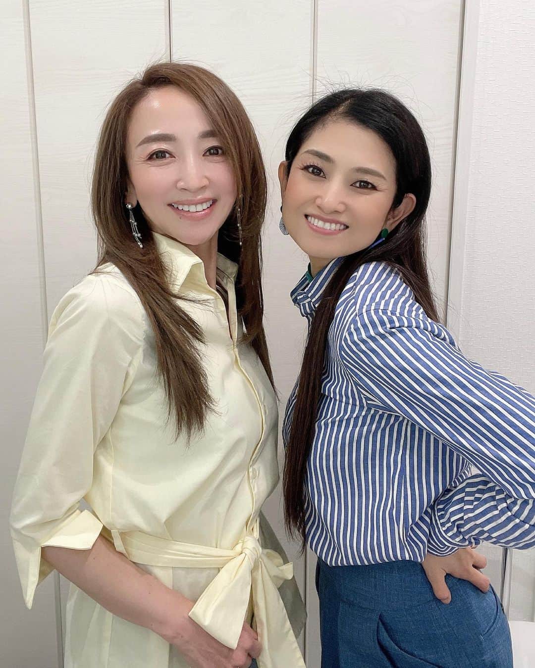 のインスタグラム：「やっと会えた🥺  Mrs.Ms EARTH JAPAN 2020 第3位の @rose_of__jericho ちゃん🤍  大切なお友達🌿  この日は一緒にとある撮影だったけど、 コロナ渦でずっと会えなくて、やっと会えた💕  撮影も見事なくらい息がぴったり✨  そして•••最後はおふざけ😅  お茶目で可愛くておもしろいジェリコちゃんと 楽しい時間を過ごしました🤍 . #友達#楽しかった#関西#ミセスモデル#モデル#広告#広告モデル#美魔女#コンテスト#ミセスコンテスト#ファイナリスト#インフルエンサー#PR#撮影#撮影モデル#美容#ファッション#ファッションコーデ#コーディネート#コーデ#大人スタイル#きれいめ#おしゃれ#今日のコーデ#大人可愛い#すっぴん#すっぴんメイク #ootd#fashion#beauty」