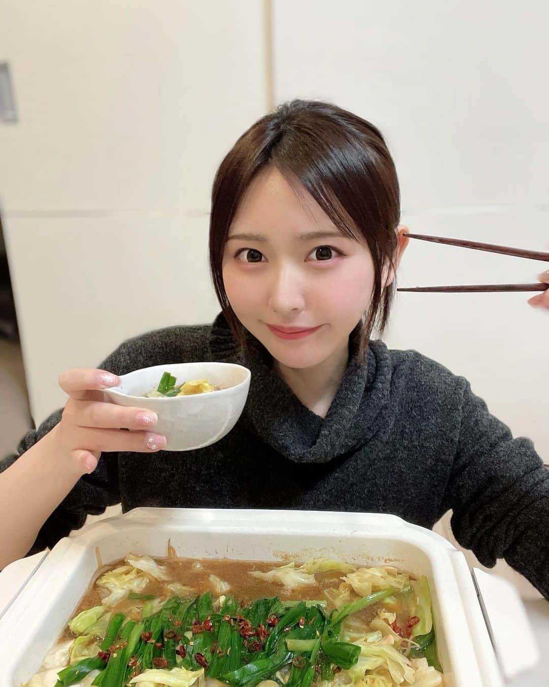 RINKAさんのインスタグラム写真 - (RINKAInstagram)「. 食べるのが大好きでやめられない☺️ . この間出前したの。 おうちでもつ鍋🍲 . ちなみにもつ鍋はヘルシー料理 ではございません🐷✨ . 大好きだからたまに頼むと👀☁️ . たまにのご褒美も 大事に生きてます🥺💓 . ニットワンピースは @uniqlo_jp  さん👚🤍 . #キャバ嬢 #キャバクラ#japanesegirl #韓国ファッション #kawaiigirl #kawaii #グラドル#グラビア#アイドル#谷間#すすきの#ススキノ#歌舞伎町#北新地#中州#むちむち#わがままボディ#モデル#hotasian#asianbabe#asiangirls#ニュークラ#インスタ美女#インスタ美人#美女#美人#癒し系女子#ヘアセット」3月12日 19時50分 - rinka.716