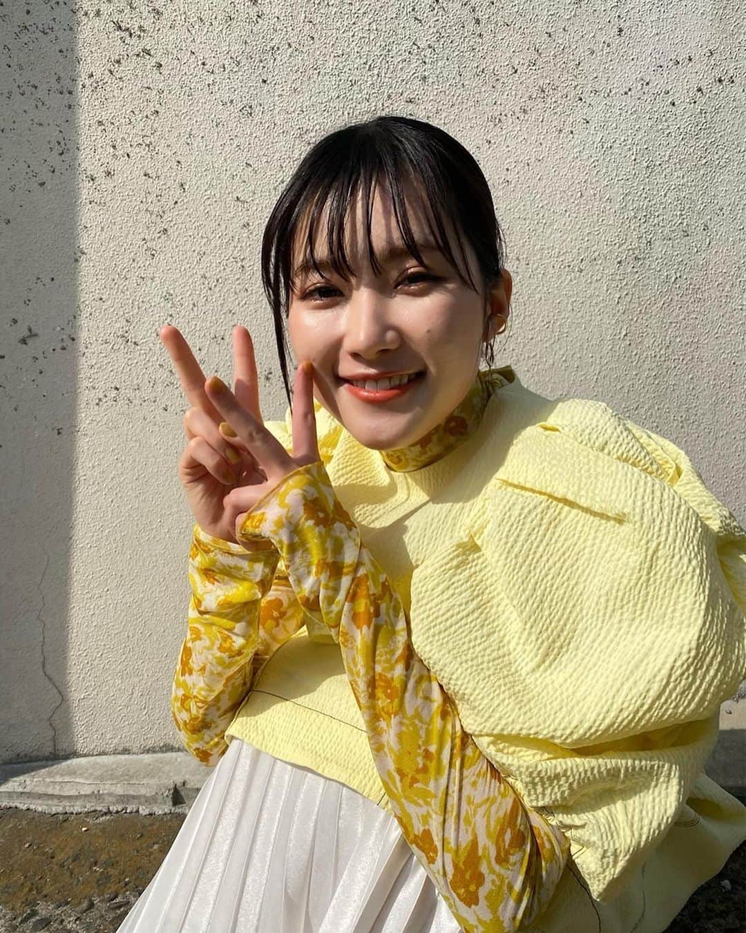 高橋有紀のインスタグラム：「本当に素敵な女優さん♡舞台も楽しみ！！先日の撮影の時☺︎ #hairmake #osakana_yuki #井頭愛海 💛」