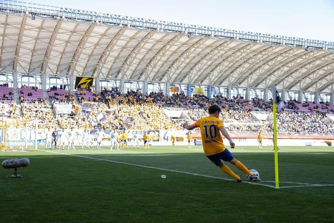 梁勇基さんのインスタグラム写真 - (梁勇基Instagram)「ホームでの勝利は格別⚽️ 応援ありがとうございました❗️ 満足する事なく、次の山形とのゲームに向けて、いい準備をしたいと思います！  #ベガルタ仙台 #チーム一丸 #勝ち点3」3月12日 20時48分 - yonggi.10