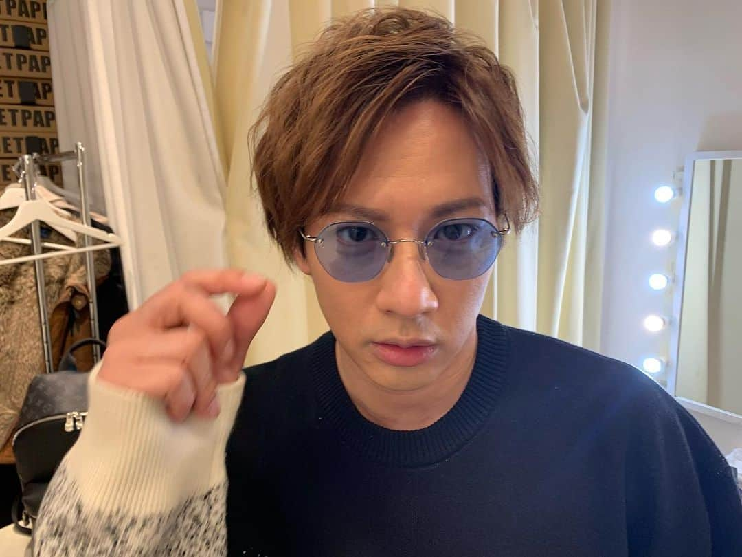 江田剛のインスタグラム：「も〜いくつ寝ると〜ホワイトデー♪  て事で、この間撮影した時の写真📸  イベント当日はいっぱい楽しみましょう😆✨  お知らせが沢山あるかも？👀  お楽しみに〜💜  #江田剛 #ホワイトデー #イベント #渋谷」