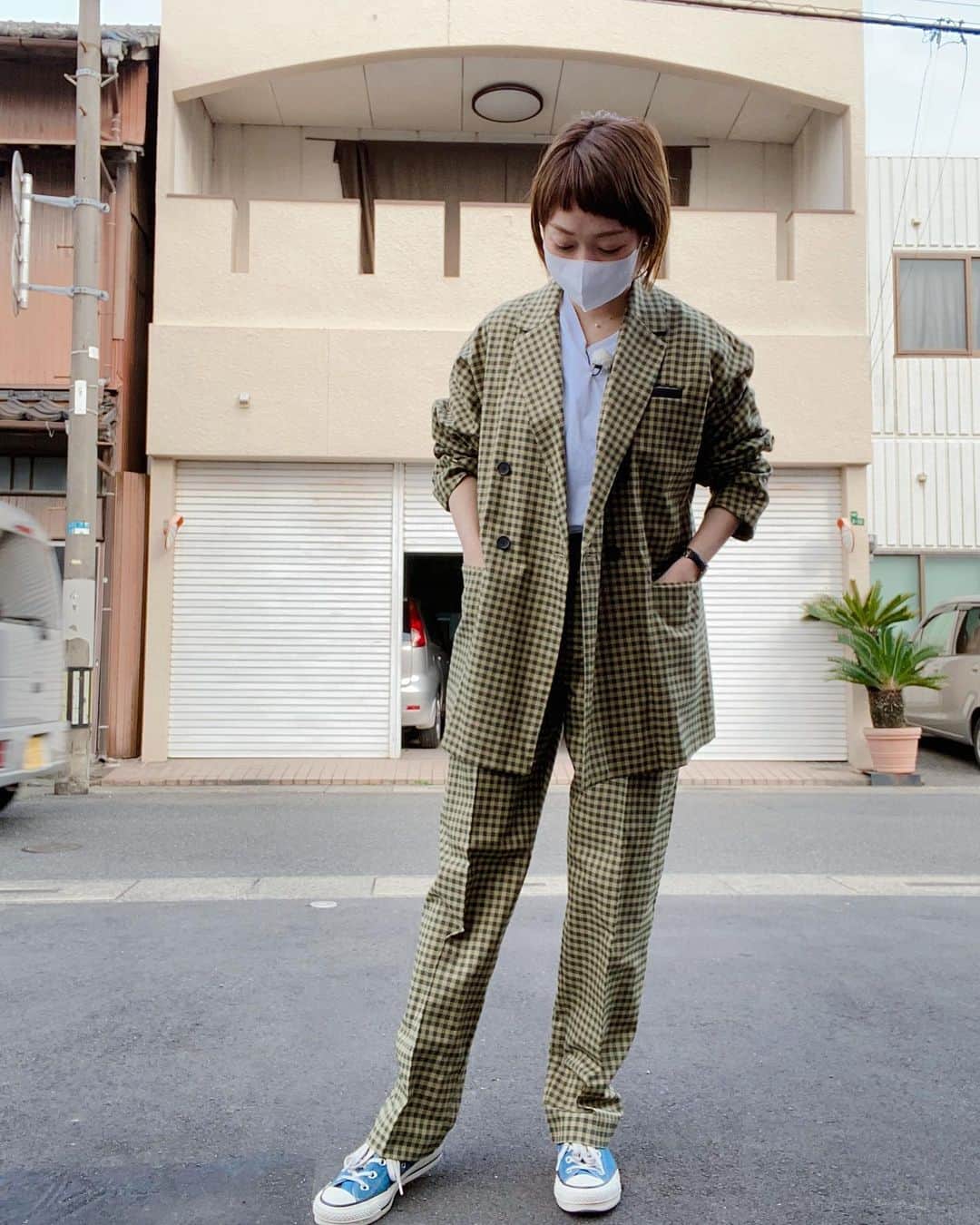 小雪さんのインスタグラム写真 - (小雪Instagram)「#ロケの服 今日はセットアップにしました〜 大きめなのでゆったり着てます！ タグ付けしてます🏷 #私服 #セットアップ #チェック好き  日中はポカポカ陽気でしたね🌷 春だなぁ〜」3月12日 20時43分 - koyuki2