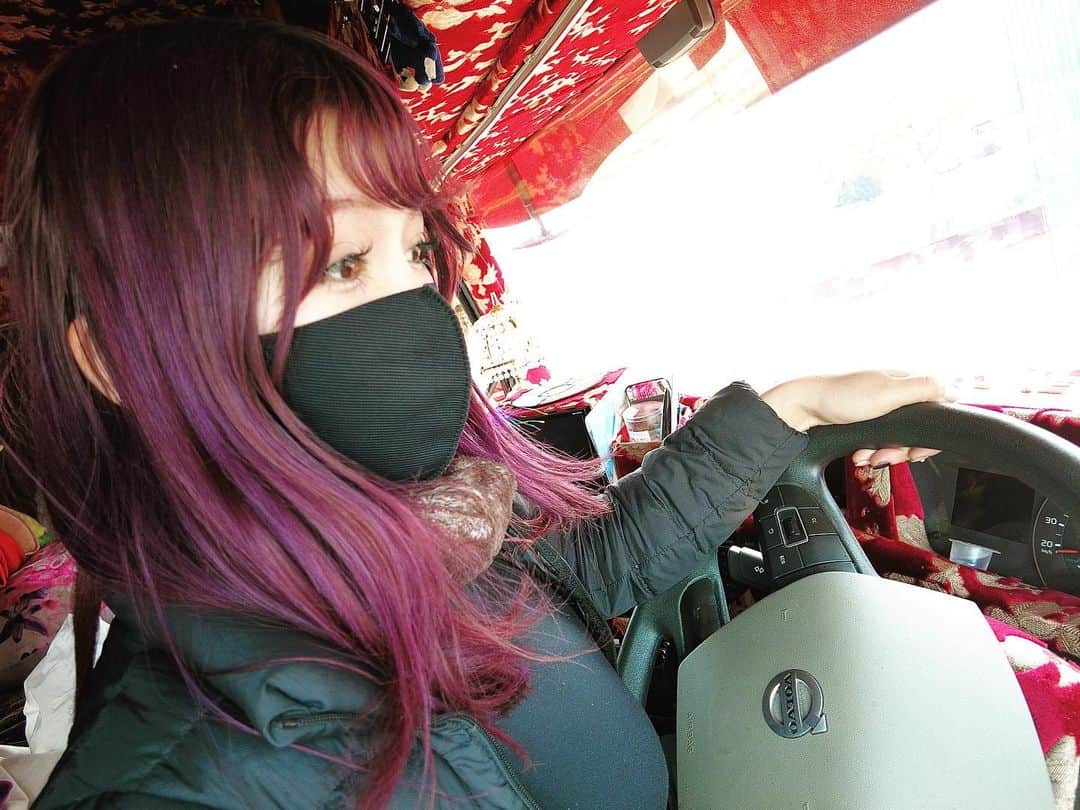 佐々木梨乃のインスタグラム：「💇‍♀️💜   #ヘアカラー#ヘアカラーピンク   #紫色落ち気味 #ラベンダーピンク  #塗装待ち」
