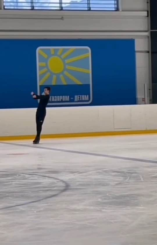 ピーター・グメニクのインスタグラム：「A piece of my FS with new content  #figureskating #skating #фигурноекатание #сборнаяРоссии」