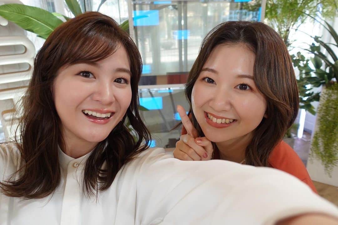のインスタグラム：「. アスクに通っていた妹 今日の23時が最後のABEMANews 先日スタジオで記念に撮りました📷✨ .」