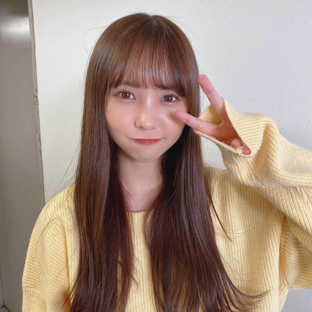 本郷柚巴のインスタグラム：「オンラインお話し会ありがとうございました😌  みんなと話せるの楽しくて大好き🥰  いつも聞かれるのですがカラコンはTOPARDSのストロベリークォーツしか使ってないです🍓 このカラコンが一番自分に合ってる👀  #オンラインお話し会 #TOPARDS #ストロベリークォーツ」
