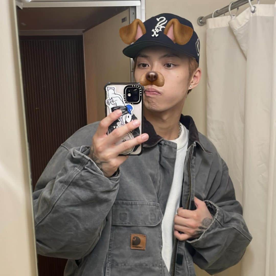 百足のインスタグラム：「似合ってる?🐈‍⬛🐈‍⬛🐈‍⬛ @carhartt @carharttwip_jp」