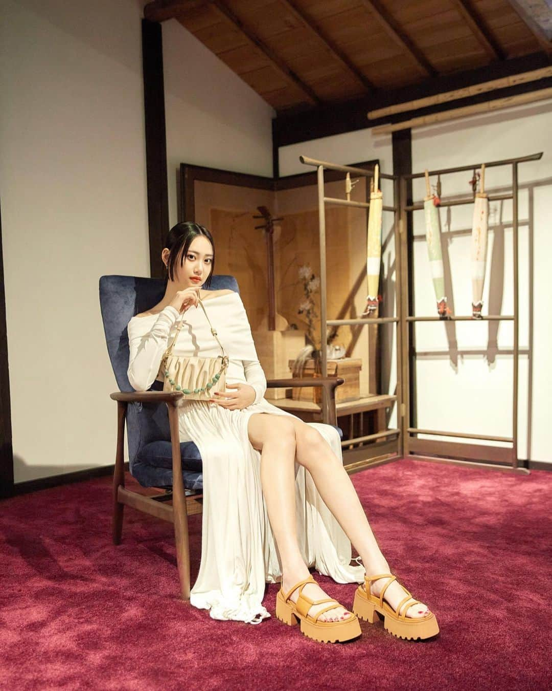 坂田琴音さんのインスタグラム写真 - (坂田琴音Instagram)「【CHARLES&KEITH】新店舗 「京都　ザ・キューブ」店舗限定bag✔︎  バッグもシューズも衣装もヘアメイクも全部素敵で幸せ🕊  是非チェックしてください✔︎」3月12日 22時48分 - kotone_sakata