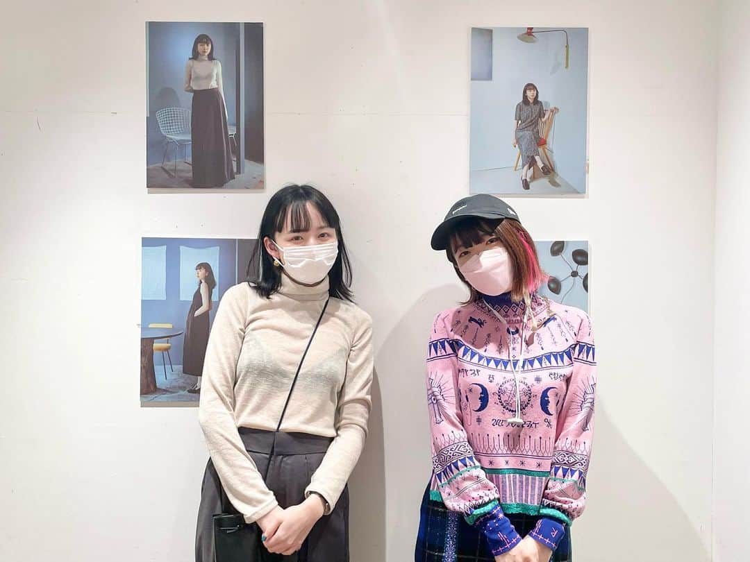 ぱいぱいでか美のインスタグラム：「Poff展示会☻ . 先日Poffの展示会お邪魔しました！ 1st collectionのアシンメトリーなプリーツスカートも超お気に入りだけど 今回もシルエットとか動きが綺麗なものばかりで 品があって好みでとても悩んでしまったーーー！ ワンピースにしました✌︎着るの楽しみだ✌︎ . #Poff #展示会 #勝田里奈 さん #でか美ちゃん」