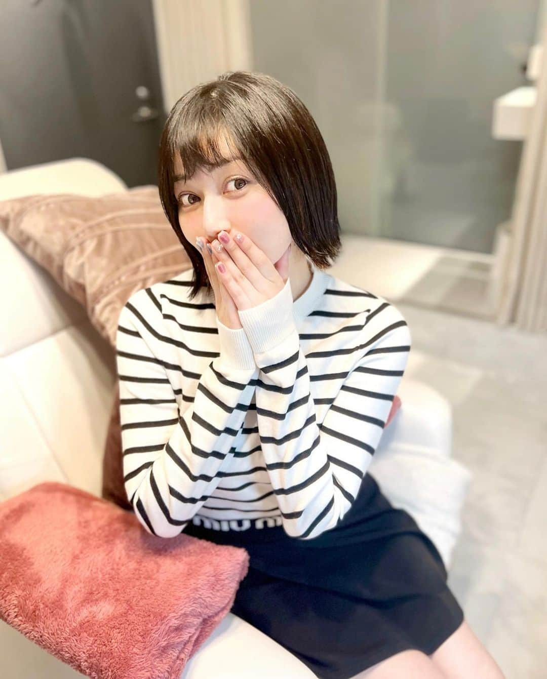 新藤まなみさんのインスタグラム写真 - (新藤まなみInstagram)「⁡ ⁡ ⁡ 見てみて〜〜❣️❣️❣️❣️ れいなさんに、めーーーーーーっちゃくちゃドツボな ネイルに仕上げてもらいました😭😭💙💖💙💖💙 ( vena ⁡ 大好きな #クリアフレンチ に春カラー🌸🌼💠 #リングネイル  トレンドみたいですよっっ💍 かわいすぎてズーーっと眺めちゃう🤤✨ ⁡ そしてvenaさんからお得すぎるキャンペーンが！！ ⁡ 🟪🟪🟪👇以下お店さんから❣️🟧🟧🟧 ⁡ ネイルサロンヴィーナ 1st anniversary キャンペーン開催致します‼️ 期間（〜4/30)キャンペーン期間中であれば何回ご利用頂いても構いません👌 ⁡ ①1万円以上ご利用のお客様は… なんと、、、！一律¥9,800（税込） ⁡ ハンド/フットご利用のお客様はそれぞれ 1万円以上でご利用可能です✨ ⁡ ※その他クーポンや、割引き、ポイント利用での¥9,800以下の割引はできません。 ※メニューにより、施術時間が異なります。 ネット予約の場合は、必ずオフメニューをご選択下さい。 ⁡ ②1万円以下ご利用のお客様は… ８種類の1本デザインサンプルから お好きなデザインプレゼント🎁 もしくは、 ひじ下マッサージ（5分）プレゼント♫ ⁡ ⁡ ⚫︎ご予約方法 ⁡ @vena_nail.r  ご予約方法👆をタップ♪プロフィール画面の↓リットリンクをタップしていただきますと https://lit.link/nailvena ⚫︎カンタンLINE予約 ⚫︎ Instagram DM ⁡ まなみさんのインスタを見て♫ と一言頂けると、スムーズです💓 ⁡ ※クーポン、その他割引き、ポイント利用での¥9,800以下の割引はできません。 ※メニューにより、施術時間が異なります。 ご予約の際は、必ずオプションメニューより ジェルオフをご選択下さい。 ⁡ #プライベートサロン #ネイルサロン #目黒ネイル #tokyo #paragel  #ウォーターケア #美容  #nailsalonvena #指甲 #네일 #nail #nailsalon」3月12日 23時55分 - manami_official_