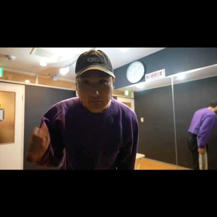 のインスタグラム：「TWICE 4TH WORLD TOUR 'III' IN JAPAN 当日までにセトリ入るやつ踊れるようになりたい！まずはyes or yes 難しいそうやなぁと思ったんで最初にやりましたが破格むずでした！ 必ずリベンジ！ ※じゅりっこダンス部さんを見て練習させてもらいました #twice #yesoryes #2時間twice」