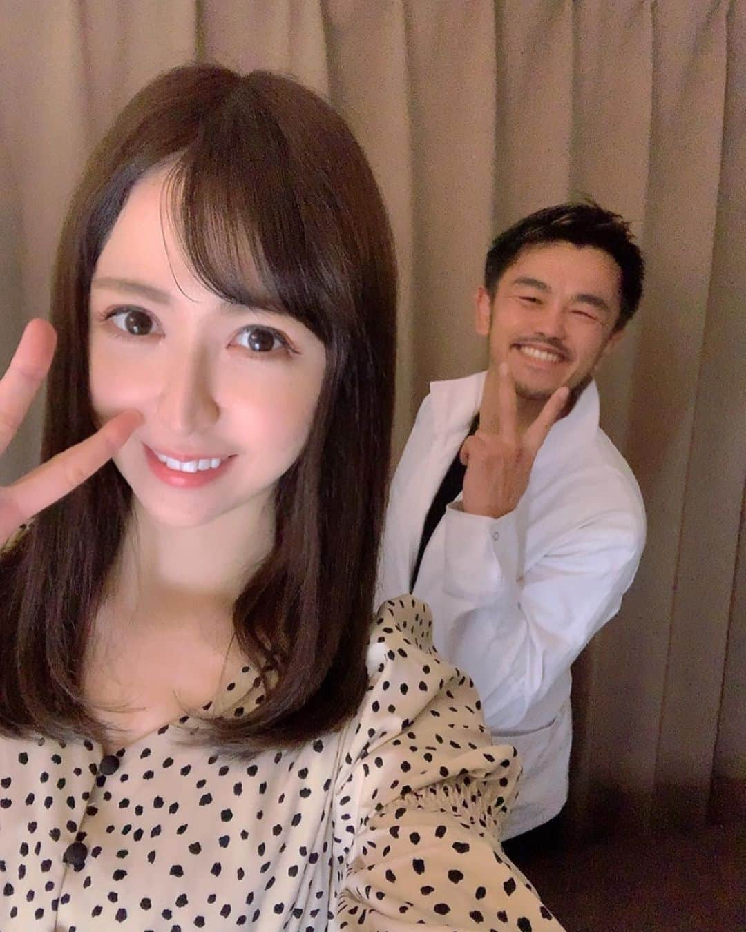 奥村美香さんのインスタグラム写真 - (奥村美香Instagram)「小顔矯正行ってきたよ✨ 顔の浮腫みがスッキリして凄いよかったし通い放題で激安です‼️  偶然にも先生が前に私が「蹴拳』ってキックボクシングイベントのラウンドガールやってた時の選手の方でチャンピオンになった方でした😏びっくり‼️懐かしいw オススメです❤️ 写真3枚目は、その時のラウンドガールの写真😋👍化粧濃くてギャルだったな、、、🤣🤣😇🙃  店舗住所 新宿本院 〒160-0022 東京都新宿区新宿1丁目15-7御苑ハイツ1F 新宿御苑前駅より徒歩2分 ☎︎08045026302  #マッサージ#下半身痩せ#運動不足解消#ストレッチ#エステ#美容好き#ダイエット#定額制 #通い放題#美容#コガオフアクトリー#美脚#足痩せ#小顔#小顔矯正#スタイル矯正#姿勢矯正#美脚矯正#骨盤矯正#姿勢矯正#美容整体#美容矯正」3月13日 1時20分 - okumura.mika