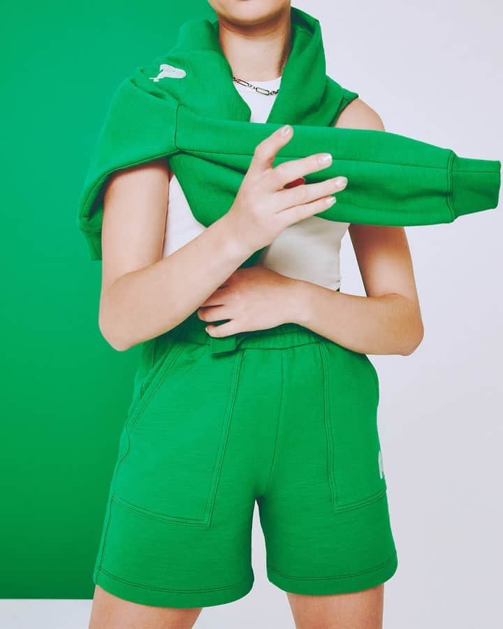 アドリアーノゴールドシュミットのインスタグラム：「Here to brighten your day...and your wardrobe. Stay tuned....💚」