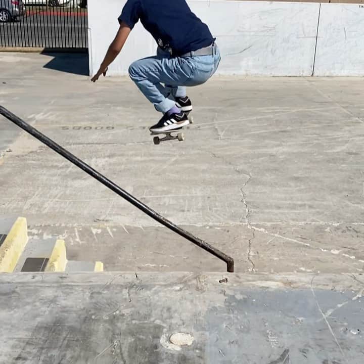 マライア・デュランのインスタグラム：「“If I land this flat ground trick then……”😂🍿 📱: @jerarias_」