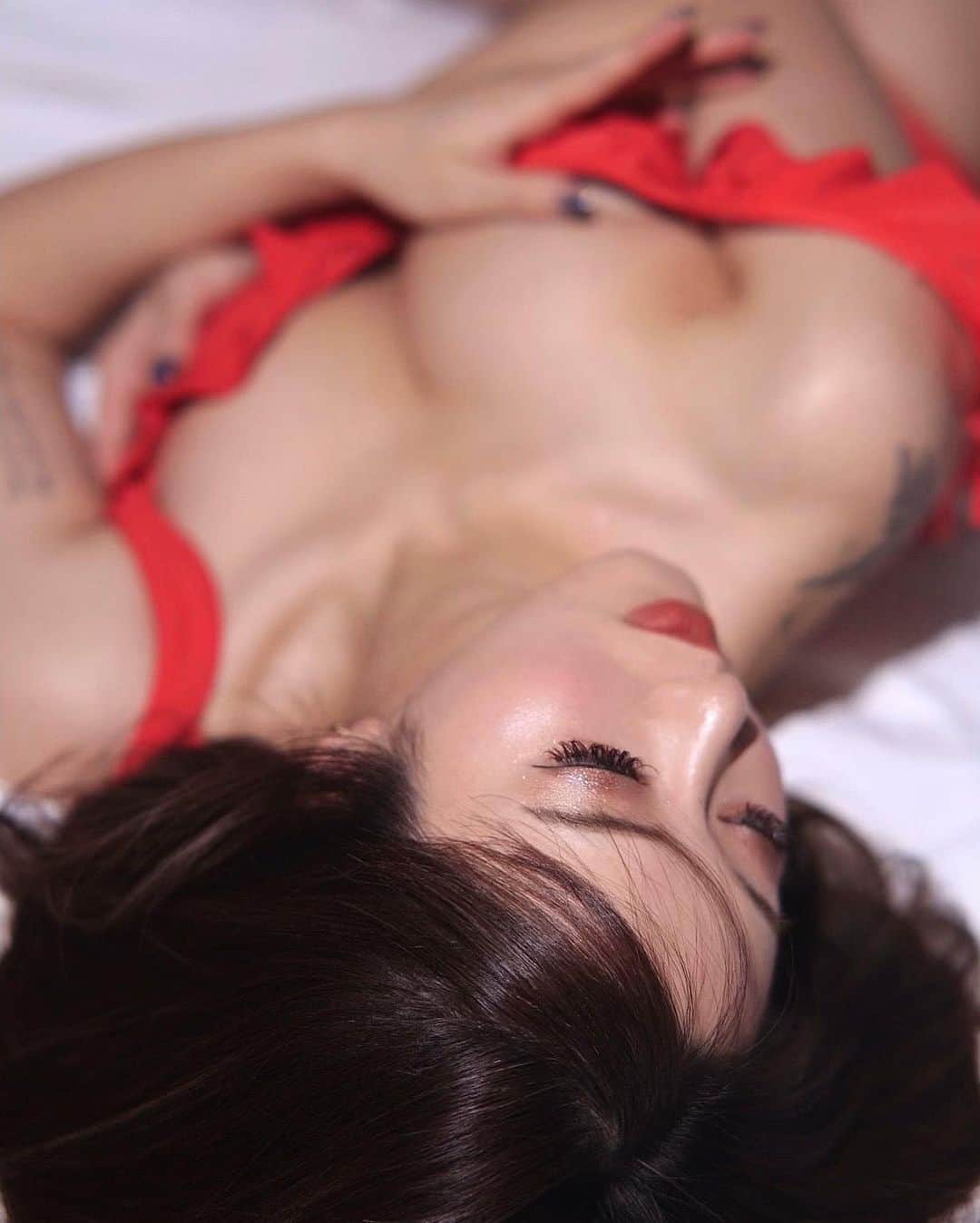 みたんのインスタグラム：「新しい視点 . . . . . . . . . . #撮影 #桃尻 #ポートレート #モデル #くびれ #くびれ作り #尻トレ #尻スタグラム #お尻　 #被写体 #被写体モデル #グラビア #筋トレ #ダイエット #美容 #メイクアップ #韓国コスメ  #撮影モデル #ビキニ #フィットネス #健康美　 #むちむちボディ #白肌 #フィットネスモデル  #followforfollowback #model #model  #fitnessmodel #japanesegirl #me」