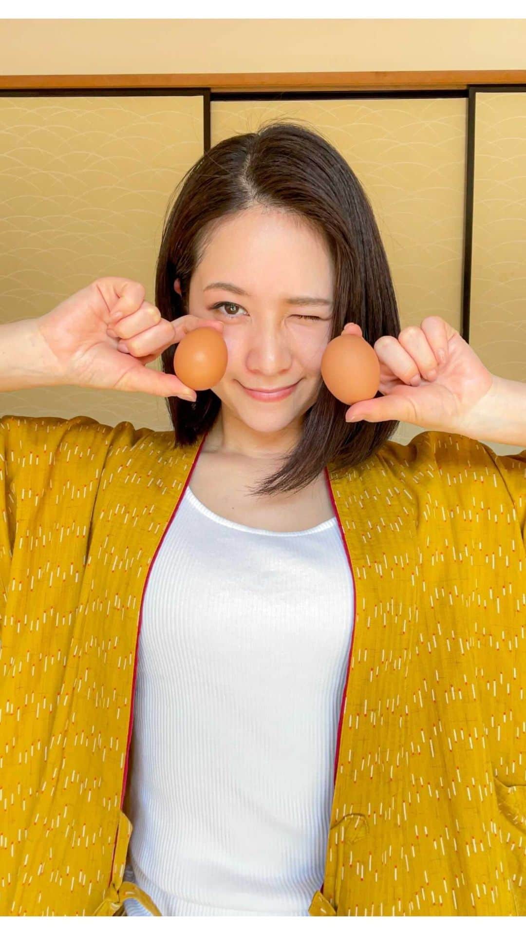 立花サキのインスタグラム：「【立花サキのサキ走りニュース②】  本日は卵のパック🥚  料理で使う卵の残りの卵白で 誰でも簡単に出来ちゃいます☺️  保湿効果とピーリング効果がある卵パック 皆さんも是非お試しあれ☺️ ⚠️卵アレルギーの方はご遠慮下さい  #立花サキのサキ走りニュース #卵パック #作務衣モデル #作務衣女優」