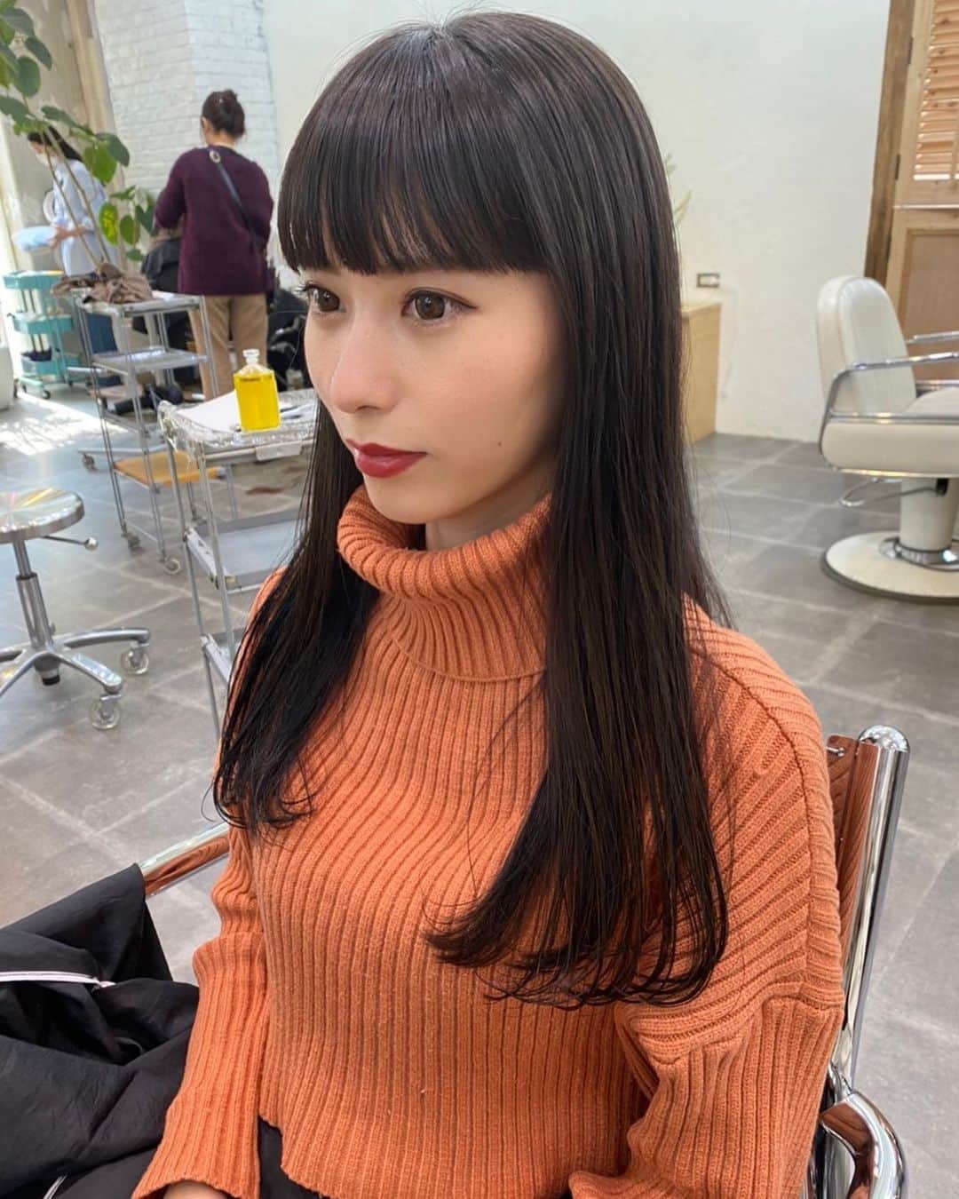 山形麻由香のインスタグラム：「. . 結婚式前にバチッと髪の毛を 綺麗にしてもらいました😊 妊娠、出産でなかなか来れなかったけど 卒乳もあと僅かで、 これからは、またスイッチに 通いまくります🥺🥺❤️ . . @yuichiro0522 さん いつも私好みの髪の毛に仕上げて くれてありがとうございます😊 . .」
