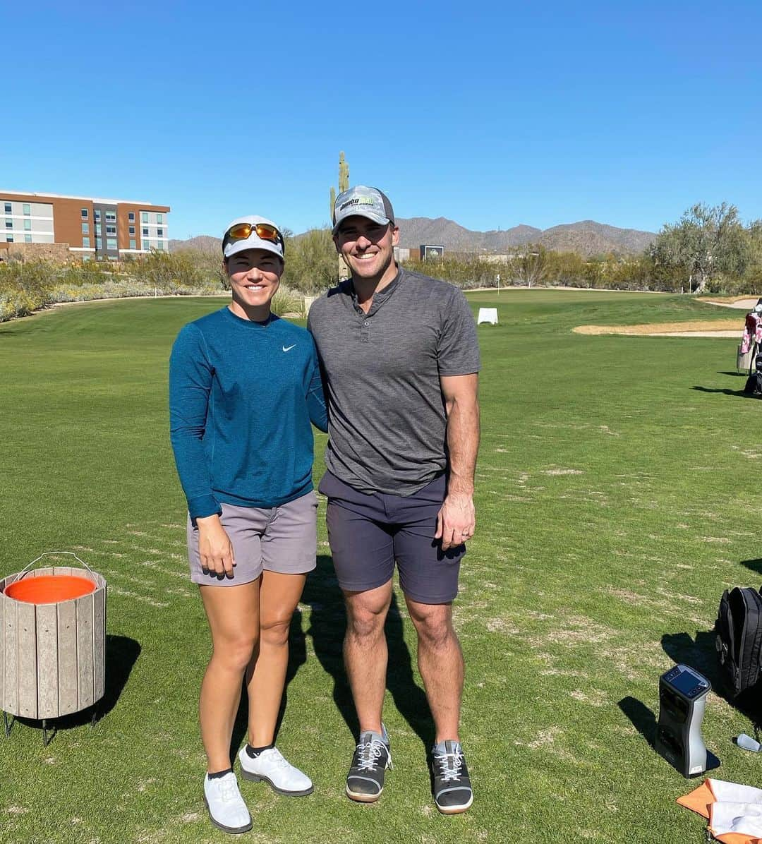 ヴィッキー・ハーストのインスタグラム：「Pretty cool to meet Long Drive Champ  @justinjamesgolf and watch him absolutely smash some drives!! 💥」