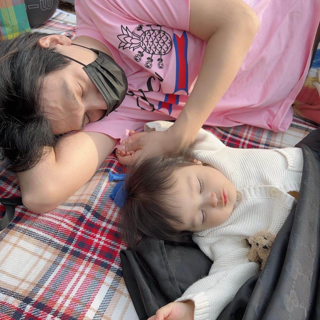 川崎希さんのインスタグラム写真 - (川崎希Instagram)「zZZ🥰🥰🥰  #ピクニックしてたら寝ちゃいました」3月13日 9時06分 - kawasakinozomi