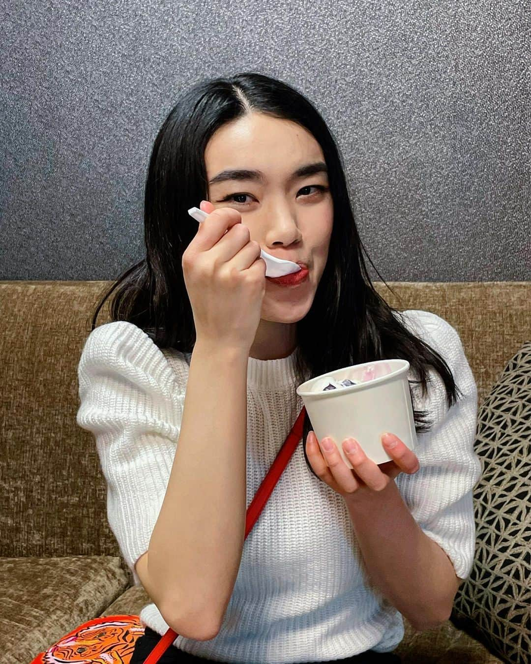 カレン・チェンさんのインスタグラム写真 - (カレン・チェンInstagram)「couldn’t find my ice cream is cheaper than therapy t-shirt in time 🙈」3月13日 9時22分 - karebearsk8