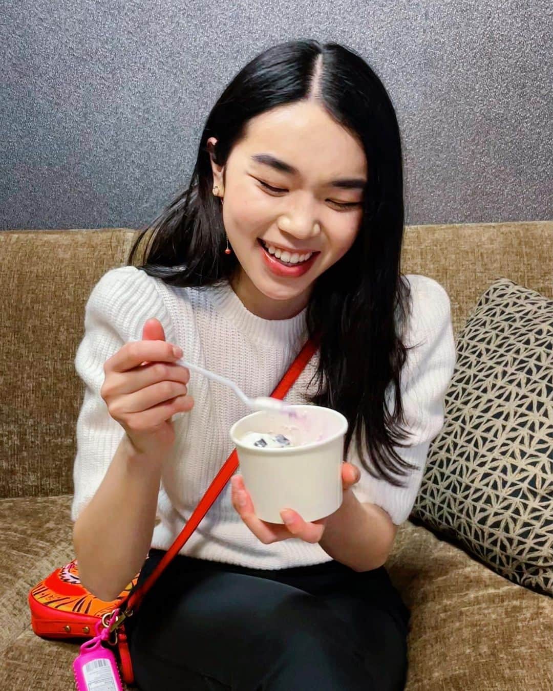 のインスタグラム：「couldn’t find my ice cream is cheaper than therapy t-shirt in time 🙈」