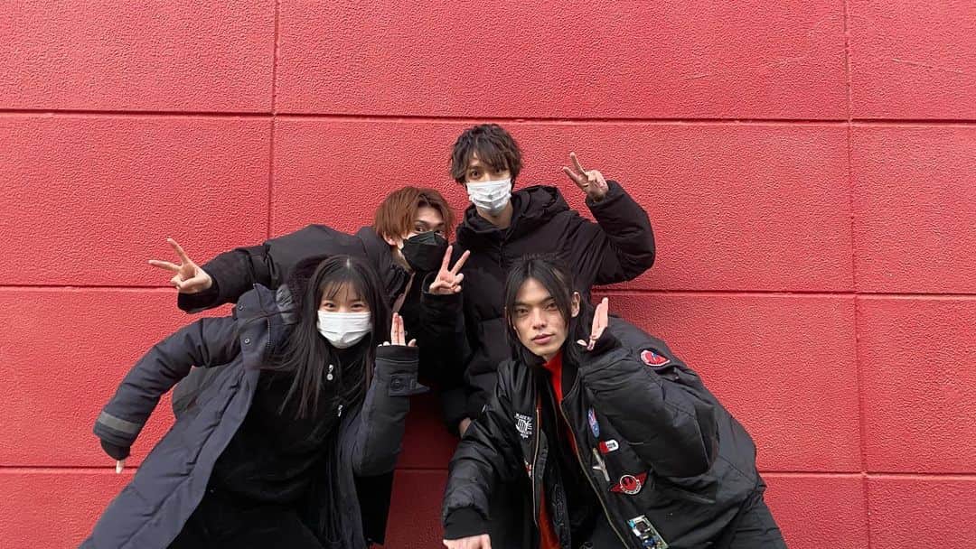 樋口晃平のインスタグラム：「「暴太郎戦隊ドンブラザーズ」ドン二話！ご視聴ありがとうございました！  今日もてんこ盛りの二話！ タロウ、はるかの初変身いかがでしたか？  タロウを見つけ出す事はできるのか！ドン三話もお楽しみに！🍑  #暴太郎戦隊ドンブラザーズ  #ドンブラザーズ」