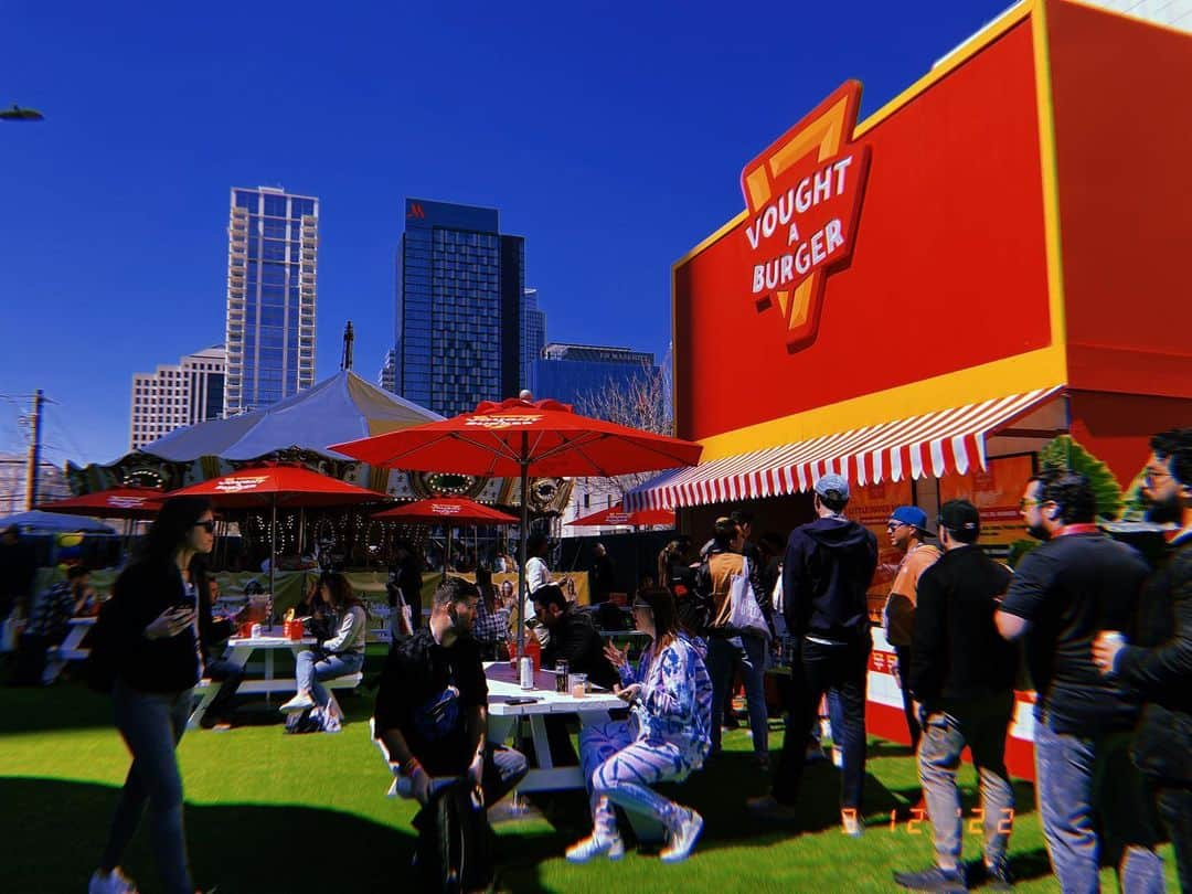 綾部祐二さんのインスタグラム写真 - (綾部祐二Instagram)「Having a good time at Voughtland. The BOYS world! #theboystv @primevideojp @primevideo #PR #sxsw」3月13日 10時17分 - yujiayabe