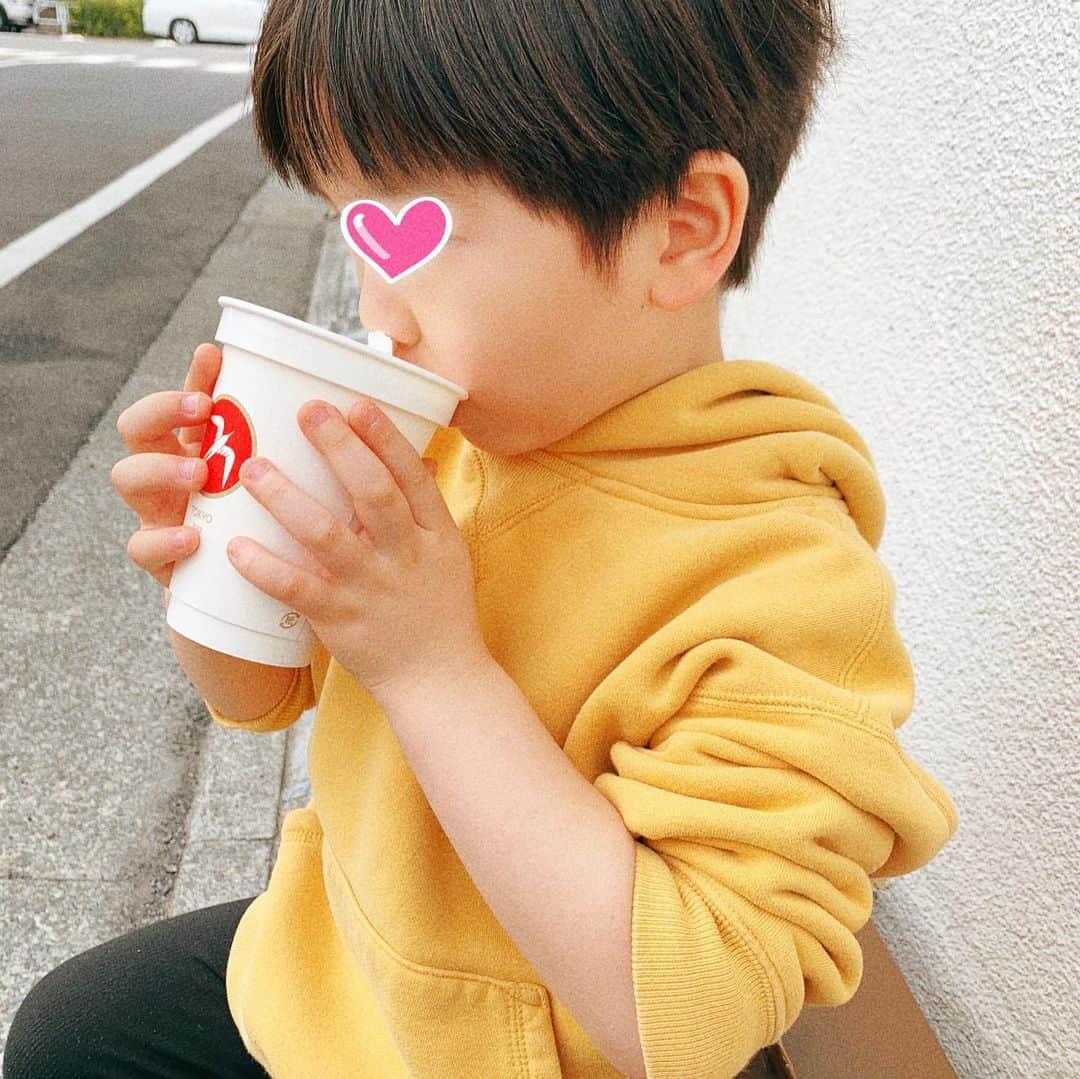 安田美沙子さんのインスタグラム写真 - (安田美沙子Instagram)「朝ラン×はんなのさんぽ🐶  自分のトレーニングはあんまり出来ないけど。。 息子は走るのが板についてきた✨  そして嬉しいことに はんなも体調がふっかつして、一緒に走るまで元気になりました🐶  カフェでモーニング☕️ デートがしあわせすぎる☺️❤️  はんなを散歩する長男。 最後は、はんなに散歩されてました。笑  #カフェ　#朝活　#朝ラン #カフェラン　#hanna #dog #bichonfrise #はんなの通院 #あんしんだね #ホットミルク」3月13日 10時28分 - yasuda_misako