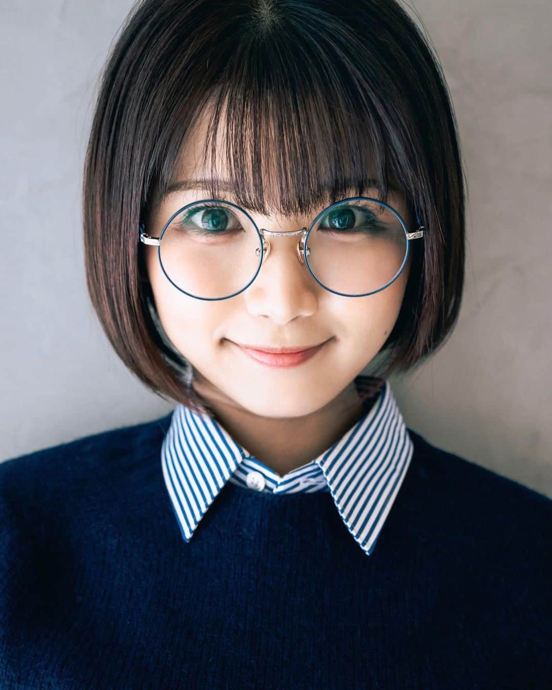山本ゆうかのインスタグラム：「丸眼鏡👓！！！」