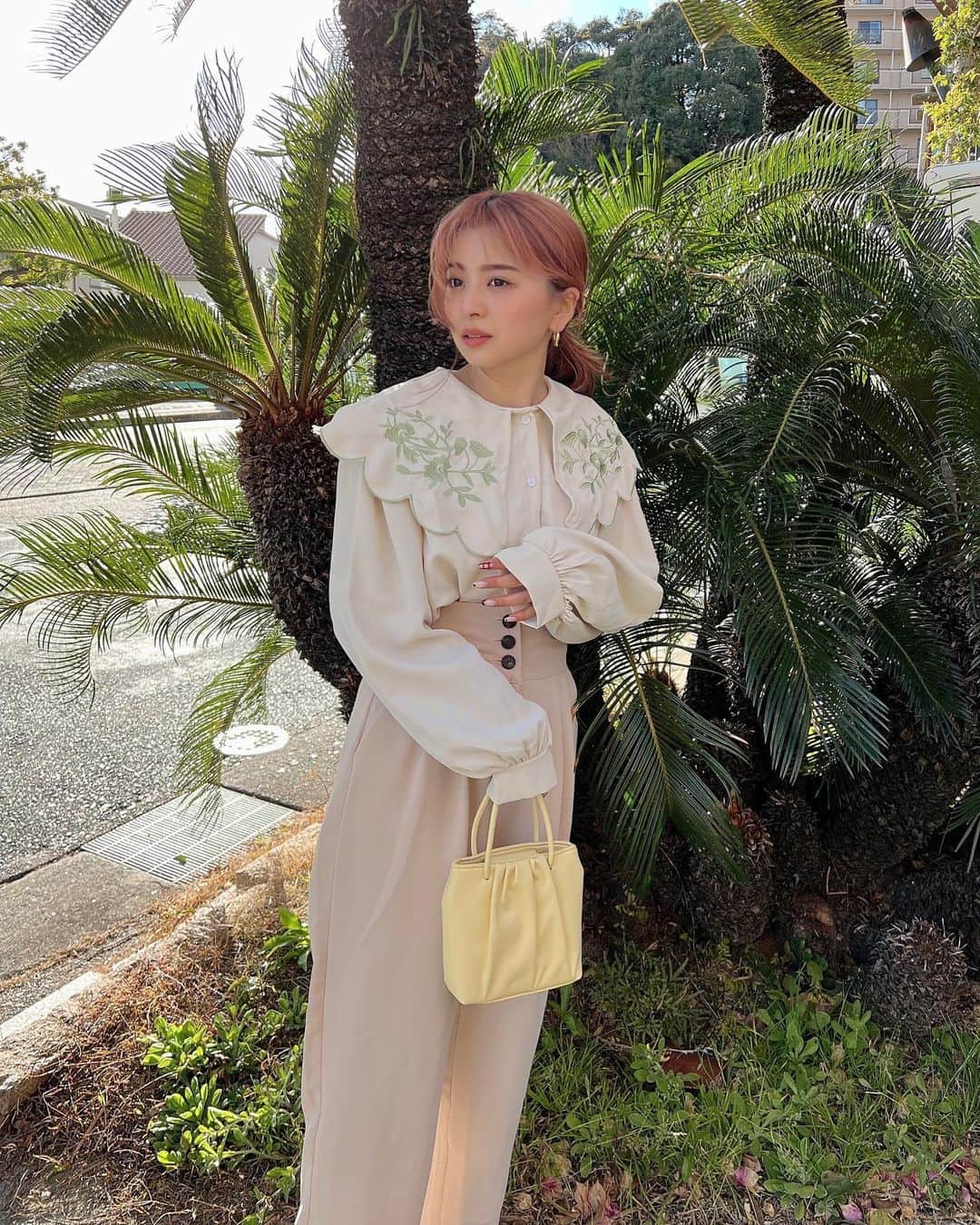 のインスタグラム：「TikTokライブでのお洋服紹介しました🤍💗 楽しかった😊  バカンスに来てるみたい！ とテンションの上がった写真😂」