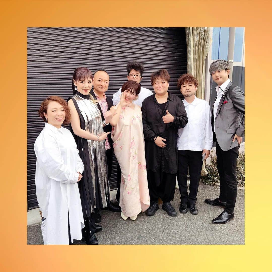 未唯mieさんのインスタグラム写真 - (未唯mieInstagram)「本日は広島で『折重由美子&前田順三Birthday Concert』に、 ゲスト出演でした♫ ブルーライブ広島は久しぶりですが、コロナ前は割と伺っているところ💞  世界的ギタリスト吉田次郎さんとのライヴで知り合った折重由美子さん💗 PONTA BOXツアーでご一緒した前田順三さん💖 のBirthday LIVEが延期続きの2年越しでようやく実現❣️ おめでとう🎉🍾🎊 スペシャルゲストの桑山哲也さんも森本ケンタさんも素敵にサウンドオンして下さって、気持ち良かった〜♫  会場のお客さまと、暖かくてお洒落なライヴのひと時🎊 広島の皆さま、遠くから足を運んで下さったファンの皆さま😊 ありがとうございました❣️  今夜は牡蠣をご馳走になっちゃおうかな(*^^*)💗  #折重由美子（clavola&pf）  #前田順三（bass） #折重由美子前田順birthdayconcert #ブルーライブ広島 #小田原政広（guitar） #吉岡洋充（dram） #市山信子（violin） ☆スペシャルゲスト☆ #森本ケンタ（guitar） #桑山哲也（accordion） #未唯mie  #ミイ　#みい」3月13日 23時07分 - mie_doux