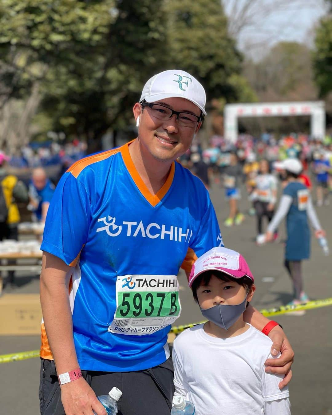 杉山愛さんのインスタグラム写真 - (杉山愛Instagram)「🏃‍♂️立川シティーハーフマラソン🏃‍♂️  9:27スタートで 第1関門は5.5km付近を10:08まで 第2関門は11km付近を10:46まで 第3関門は16km付近を11:25までに通過と厳しいカットをクリアして無事に完走しました👏👏 練習が全然できてなかったので💦不安もあったと思いますが、頑張ってたよ💪 色々ハプニングはありましたが💦完走できて良かった🤣🤣🤣  #立川シティーハーフマラソン2022 #ハプニングあったけど #無事に #完走 #よくがんばりました #💮」3月13日 17時46分 - aisugiyamaofficial