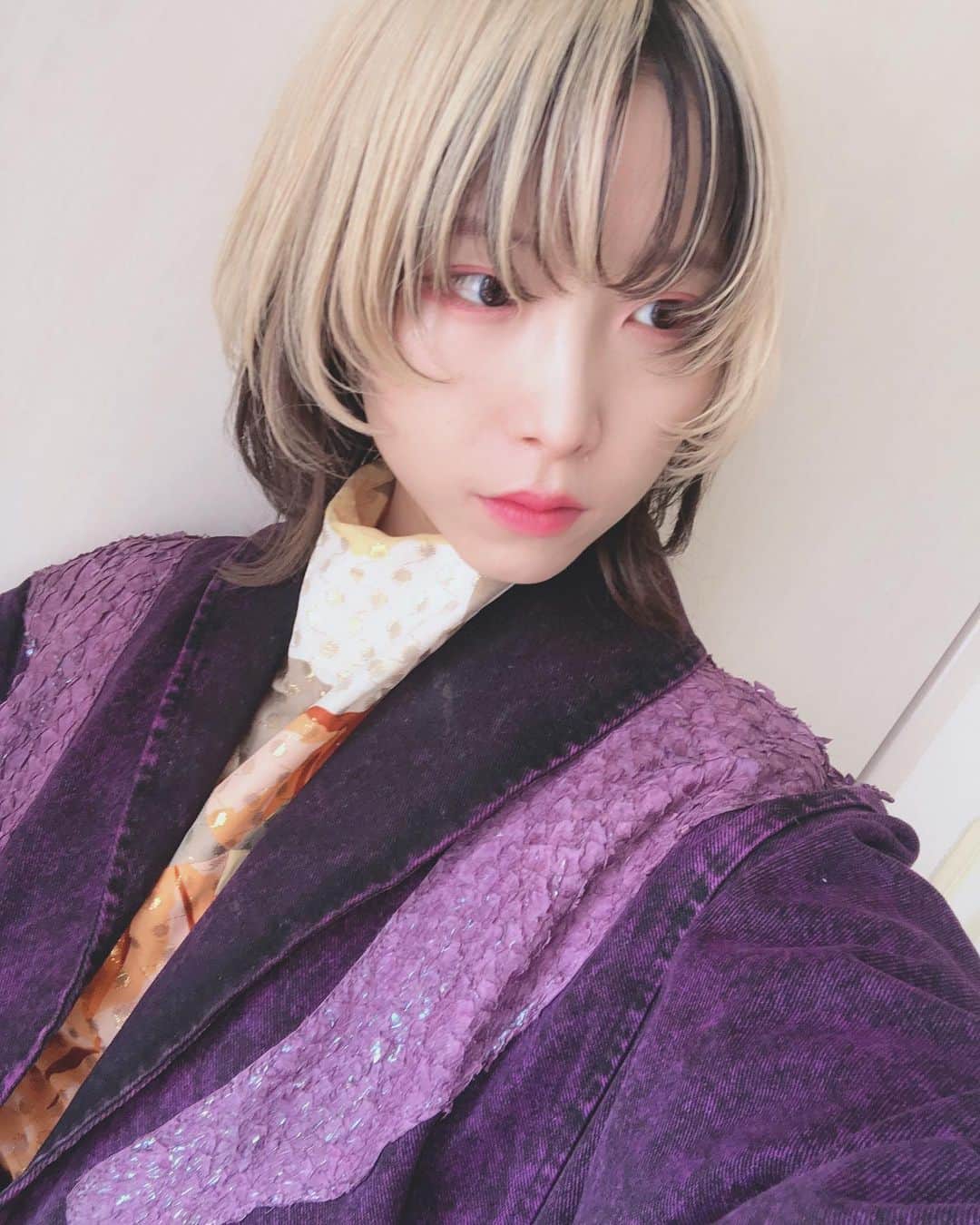 朝日奈丸佳さんのインスタグラム写真 朝日奈丸佳instagram 前髪伸びて セットむずかし 今日も春だ い 目元ピンクにしたくなるね 今日は全身古着にしました 古着屋めぐりしたいな みんな春服かったかな 古着 Vintage Vintagefashion