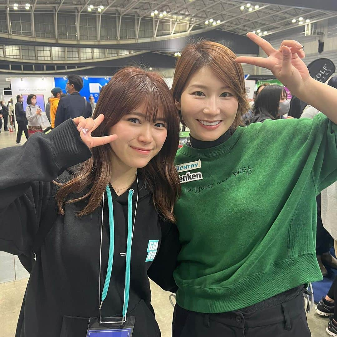 山内鈴蘭さんのインスタグラム写真 - (山内鈴蘭Instagram)「大好きな美帆さんにも会えたよ🥺💓 いつも明るく真っ直ぐで学びがいっぱいの憧れお姉さん😚😚😚 ． 美帆さん、飛ばしの極意お願いします🙇‍♀️ からの！美味しいご飯いきましょね💗 ． ． #ゴルフ #ドラコン #ドラコンプロ #ドラコン #杉山美帆 プロ #ゴルフレッスン #いつもありがとうございます 💓 YouTubeもコラボさせて頂いてます🥺 #ジャパンゴルフフェア #JGF」3月13日 17時57分 - xxsuzuranxx