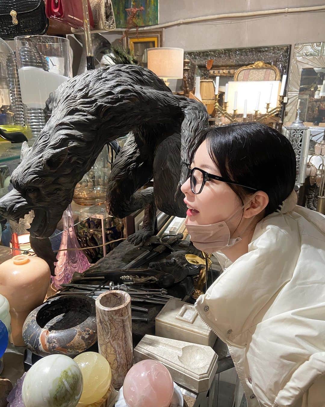 sarimaru(国木田さりまる)のインスタグラム：「不思議なアンティークがいっぱいある雑貨屋さん好き☺︎」