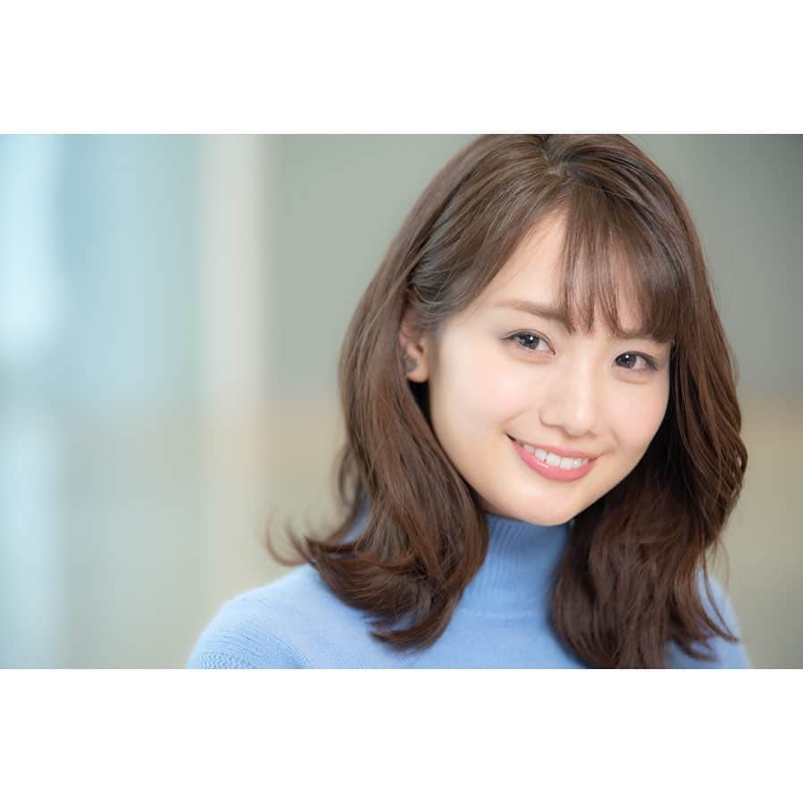 のインスタグラム：「フジテレビアナウンス室YouTubeで、 新しく「This is me.」という企画が始まります。 アナウンサーそれぞれのメイクやファッション、鞄の中身など、、  初回は、私が普段OAでしているメイクを、日焼け止めを塗ったほぼすっぴん状態から🙄、行っています🙄笑  ストーリーにリンクを貼りますので どうか楽しんでいただけたら嬉しいです😂💫」
