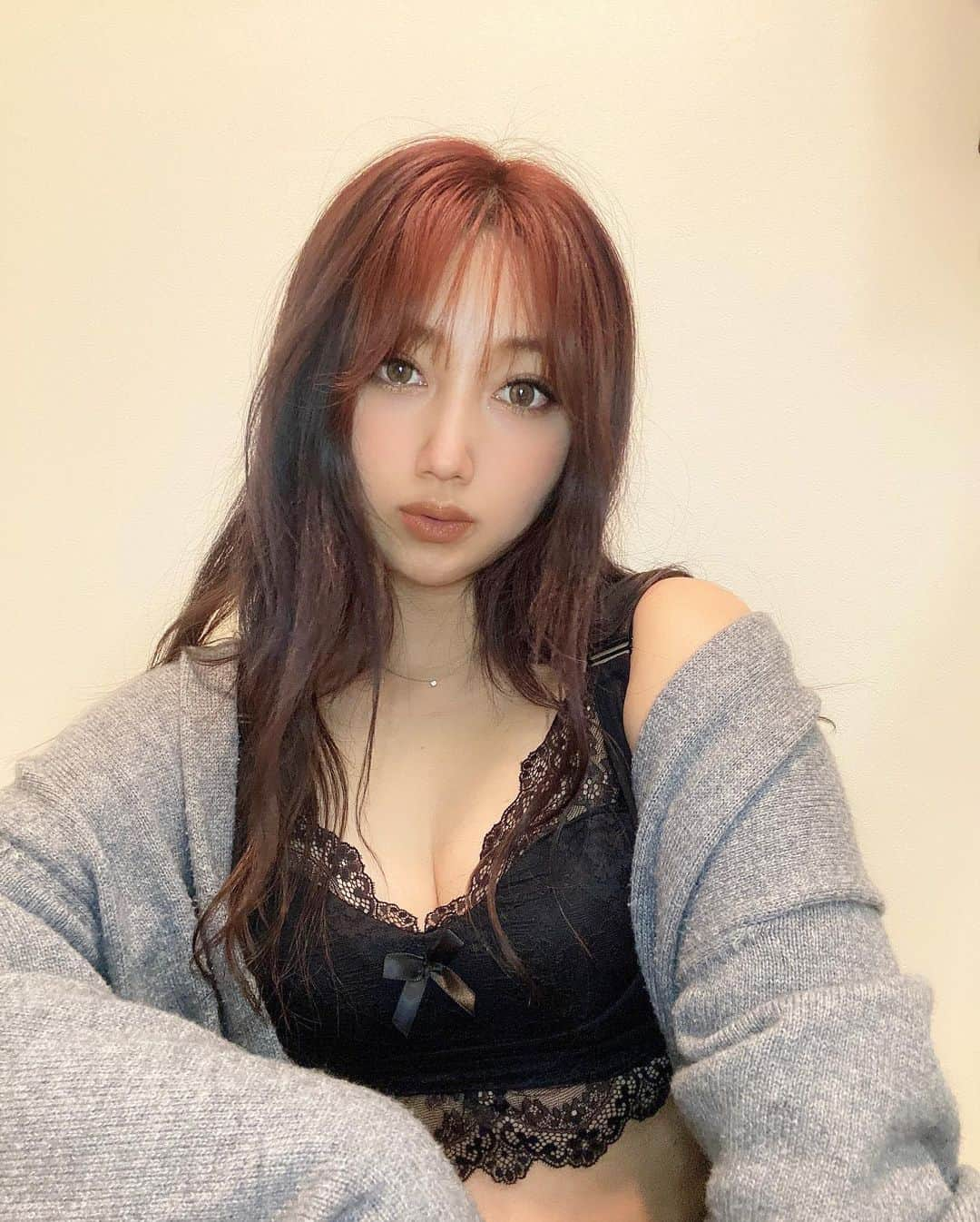 YUMIKAのインスタグラム：「@eleairynight_official のナイトブラ凄く楽✨  アジャスター付きで調整できるし ナイトブラもここまで来たか！って感じ🧚‍♀️ 久々に良いアイテム知れた⸜(๑⃙⃘'ᵕ'๑⃙⃘)⸝⋆︎*  そういえば赤毛になりました💇‍♀️  #エレアリーナイトブラ #ad #ナイトブラ #部屋着 #楽すぎる #今日も元気に10時間睡眠」